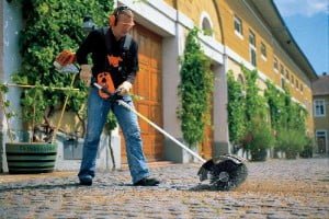 Blog équip'jardin - Les outils multifonction STIHL : tout connaître du combi-système STIHL Blog équip'jardin combi balai