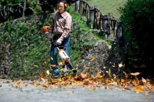 Blog équip'jardin - Les outils multifonction STIHL : tout connaître du combi-système STIHL Blog équip'jardin combi souffl