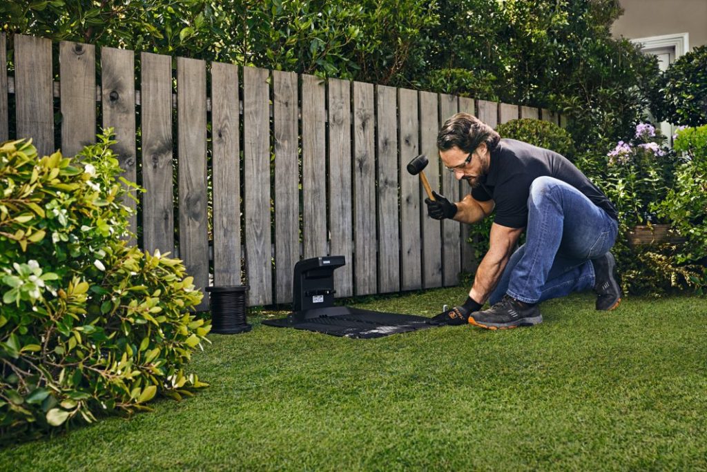 Blog équip'jardin - Comment choisir son robot tondeuse ? Installation câble périphérique robot tondeuse