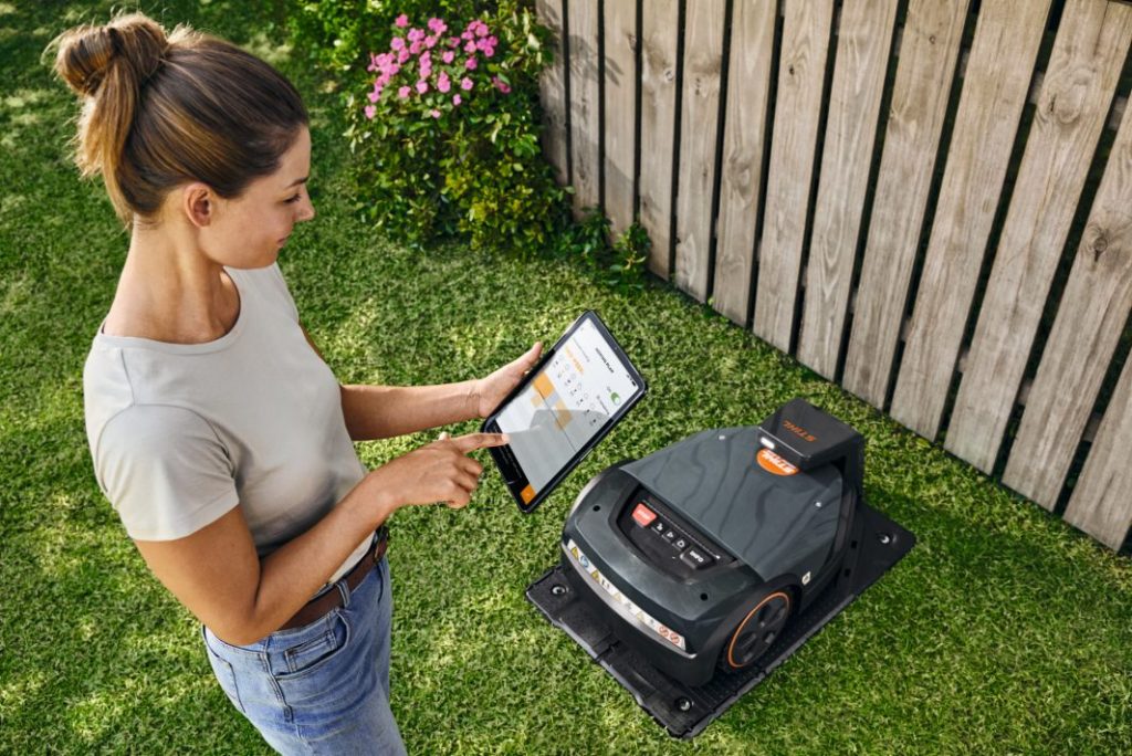Blog équip'jardin - Comment choisir son robot tondeuse ? robot tondeuse stihl