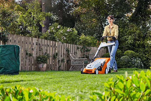 Blog équip'jardin - Le choix du matériel de jardin Tondeuse a batterie comparatif 2024