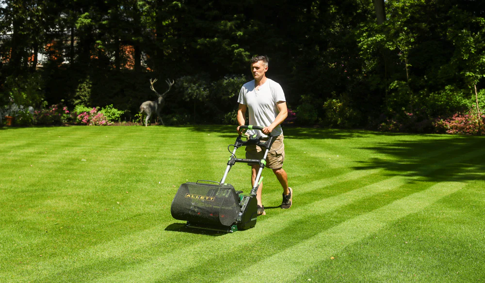 Blog équip'jardin - La vie equip'jardin ALLETT & ÉQUIP’JARDIN : L’EXCELLENCE DE LA TONTE HÉLICOÏDALE ARRIVE EN FRANCE